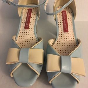 B.A.I.T.  Vintage heels with bow 6.5
